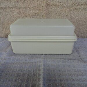 Tupperware, #1508-4, Bread Box, Loaf Keeper, Made in USA